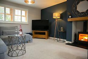 Remarkable 4-bed House Near Leeds Airport