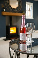 Remarkable 4-bed House Near Leeds Airport