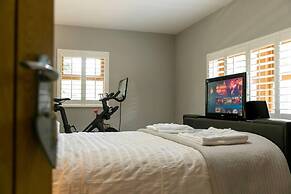 Remarkable 4-bed House Near Leeds Airport