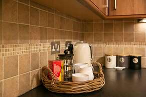 Remarkable 4-bed House Near Leeds Airport