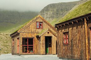 Múlafossur Cottages near Waterfall