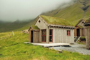 Múlafossur Cottages near Waterfall
