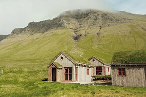 Múlafossur Cottages near Waterfall