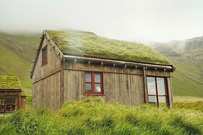 Múlafossur Cottages near Waterfall