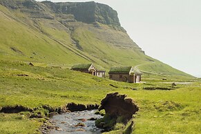 Múlafossur Cottages near Waterfall