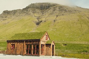 Múlafossur Cottages near Waterfall