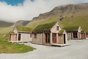 Múlafossur Cottages near Waterfall