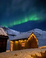 Múlafossur Cottages near Waterfall
