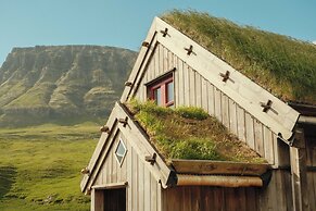 Múlafossur Cottages near Waterfall