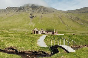 Múlafossur Cottages near Waterfall