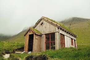 Múlafossur Cottages near Waterfall