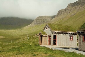 Múlafossur Cottages near Waterfall