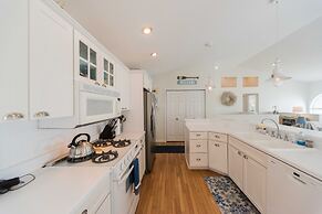 Lake-front Luxury 5bdrm on Kentucky Lake - JZ Vacation Rentals