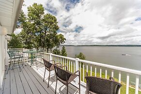 Lake-front Luxury 5bdrm on Kentucky Lake - JZ Vacation Rentals