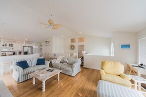 Lake-front Luxury 5bdrm on Kentucky Lake - JZ Vacation Rentals