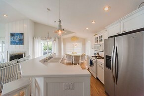 Lake-front Luxury 5bdrm on Kentucky Lake - JZ Vacation Rentals