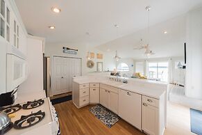 Lake-front Luxury 5bdrm on Kentucky Lake - JZ Vacation Rentals