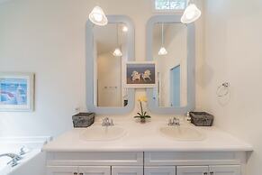 Lake-front Luxury 5bdrm on Kentucky Lake - JZ Vacation Rentals