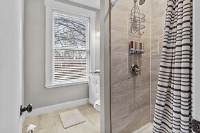 Designer Home in Shaw Right Side - JZ Vacation Rentals