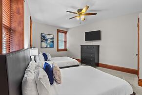 Opulent 5-bedroom Soulard Home - JZ Vacation Rentals