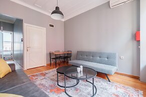 Chic Flat With Balcony 5 min to Taksim Sq