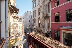 Chic Flat With Balcony 5 min to Taksim Sq