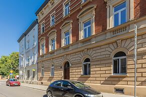 Strzelecka Apartment by Renters Prestige