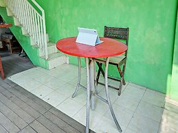 OYO Life 92919 Kost Wijaya Kusuma Lake Syariah