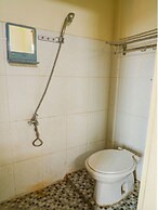 OYO Life 92637 Kost Arya Exclusive