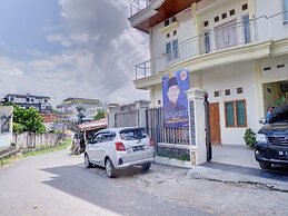 OYO Life 92637 Kost Arya Exclusive