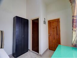 OYO Life 92637 Kost Arya Exclusive
