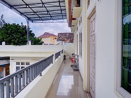 OYO Life 92637 Kost Arya Exclusive