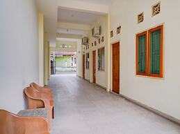 OYO Life 92637 Kost Arya Exclusive