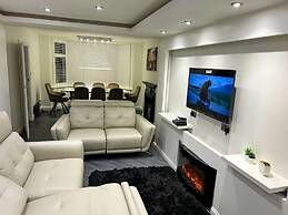 Serenity Haven 4-bed With Hottub,games,gym & More