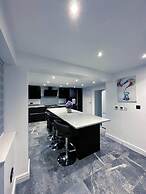 Serenity Haven 4-bed With Hottub,games,gym & More