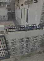 OYO Life 92780 Kost Bara