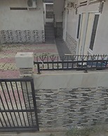 OYO Life 92780 Kost Bara