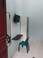 OYO Life 92780 Kost Bara