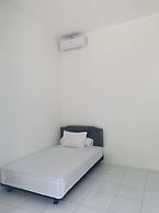 OYO Life 92780 Kost Bara