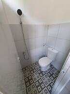 OYO Life 92780 Kost Bara