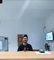 OYO Life 92780 Kost Bara