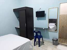 OYO Life 92780 Kost Bara