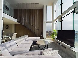 Amazing Skyline Views 3BR Duplex