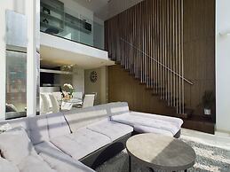 Amazing Skyline Views 3BR Duplex