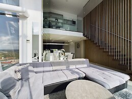 Amazing Skyline Views 3BR Duplex