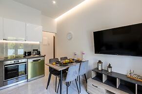 Neaira city apartment near the beach