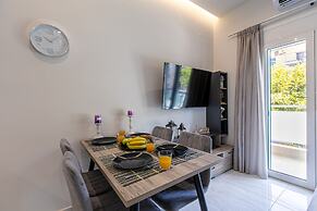 Neaira city apartment near the beach