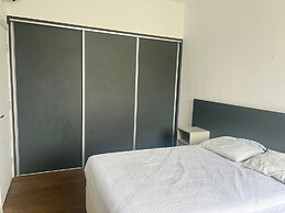 Modern Sea View / Late check-out on Sundays