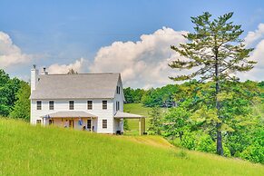 Timeless Hillsville Farmhouse: Blue Ridge Parkway!