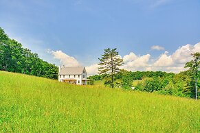 Timeless Hillsville Farmhouse: Blue Ridge Parkway!